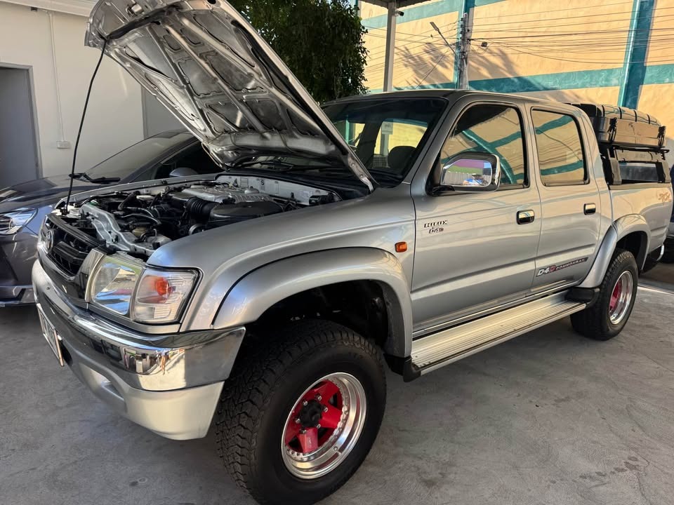 Car image 4
